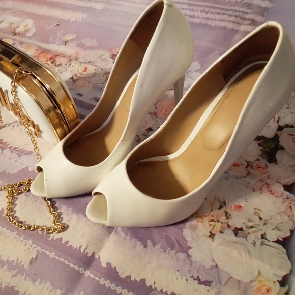 Shoes - Picture 4 of 4